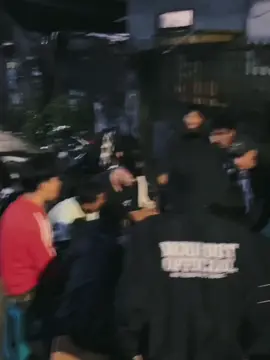 selagi ada waktu libur usahain kumpul sama temen kecil atau temen dekat rmh sblm kita punya keluarga masing