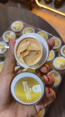 Sunscreen HRA cosmetic, tekstur lembut, Cpt meresap, melindungi wajah dri paparan sinar UV, ringan banget D pkai sehari² #Chusionhracosmetic 
