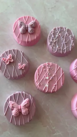 Chocolate Covered Oreos - Butterfly Theme 🦋💕 #chocolatecoveredoreos #oreos #treats #dessert #fyp 