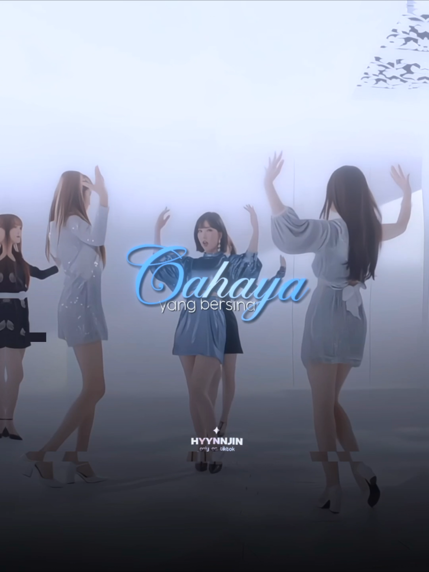 — Fallin' Light (天使の梯子)  .. ✦ Rq by:@winterismyromanempire  #GFRIEND #여자친구 #BUDDY #버디 #Sowon #Yerin #Eunha #Yuju #Sinb #Umji #소원 #예린 #은하 #유주 #신비 #엄지 #fallinLight #fallinLightgfriend #gfriend여자친구 #thypography #tipografia #fyp #kpop #lyrics #terjemahan 