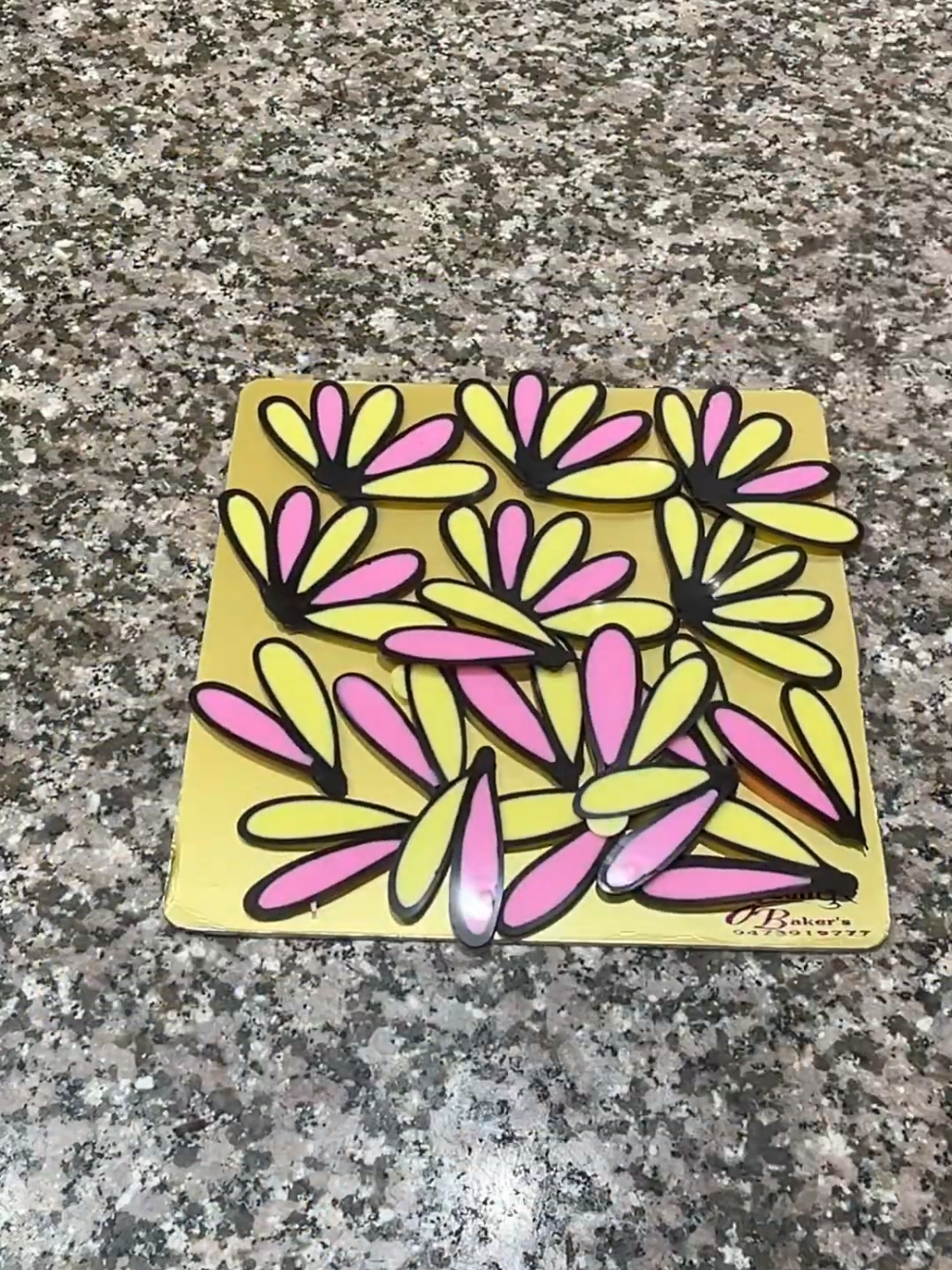 Pink And Yellow Chocolate Garnish#chocolate #cakedecorating #treandingsong #tik_tok #cake #treanding #design #cakedecoratingvideo #yummyfood #viral_video 