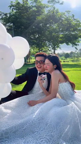 Mê bộ ảnh cưới này quá, cảm ơn vợ chồng đã tin tưởng lựa chọn Dri là điểm đến để lưu lại những khoản khắc hạnh phúc này👩‍❤️‍💋‍👨 #wedding #vaycuoidepcantho #ceremonywedding #chupanhcantho #tred #fyp #mekupngaycuoicantho #vairal #cantho65 #xuhuong #tik_tok 