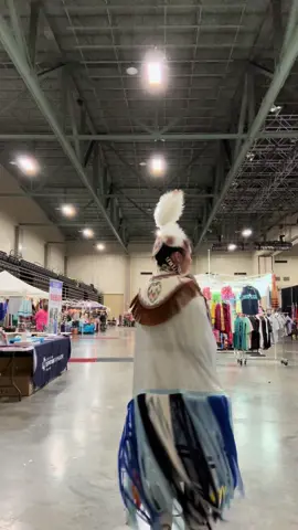 Fit check #powwowlife #powwow #fancyshawldancer #fancyshawl #fancyshawler #fancyshawregalia #powwowregalia #fitcheck #OOTD #native #nativetik #navajonation #navajaonation #navajo 