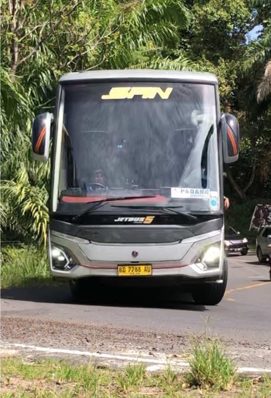 San tronton menuju ranah Minang. #fyp #fypシ゚ #fypage #fyppppppppppppppppppppppp #san #jetbus5 #scania #busbengkulu #bussumatera #melahnaikbis #bisserbengkulu #pesonabusindonesia #wonderfulbengkulu #wonderfulindonesia 