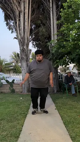 My dad just ignores me at this point lol #fyp #viral #dance #dancechallenge #dancersoftiktok #waving #SquidGames 