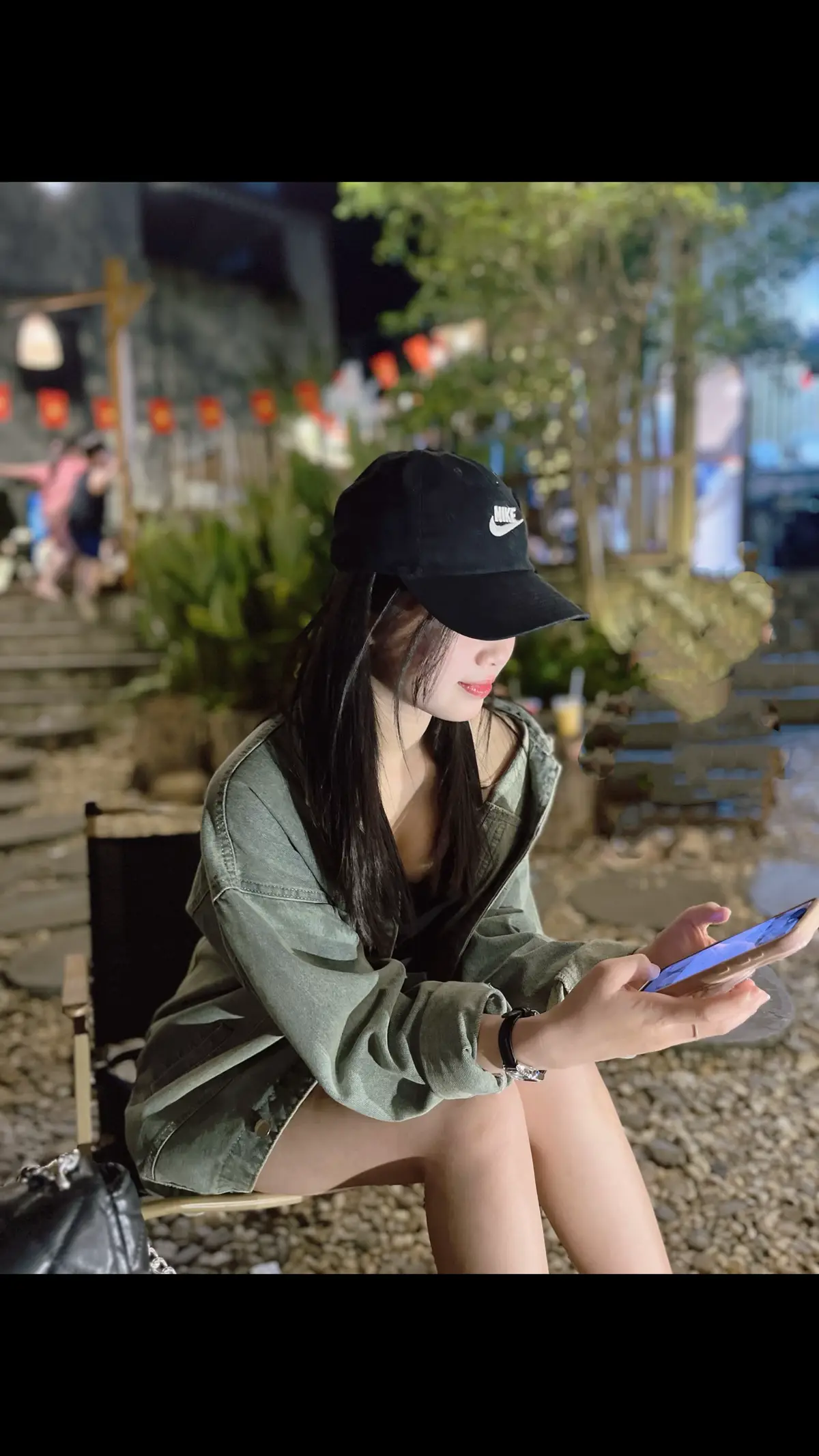 Ngoai em anh co nhung ai?