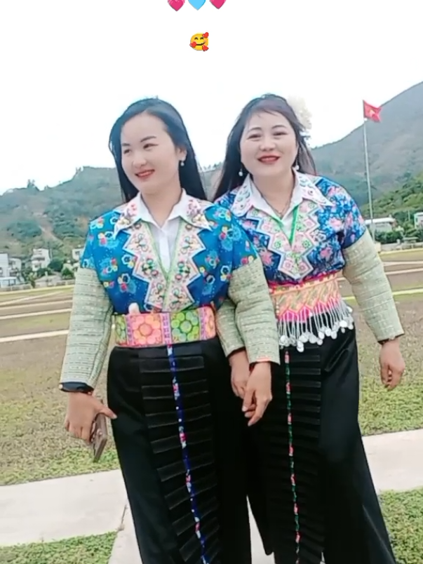 Peb Yog poj NrAuj Xwb Las😜🤭 #nguoiyeu #xuhuongtiktok2025♥️🔥❤️❤️❤️ #hmoob ☘️