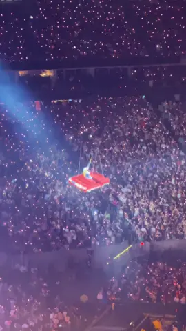 BEYONCE MALFUNCTION IN HOUSTON!!! 16 CARRIAGES CAR ALMOST TIPS OVER!!!!! @Beyoncé 