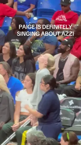 paige is so in LOVE @Paige Bueckers @Azzi Fudd #paigebueckers #viralvideo #Love #azzifudd #rizz #fyp #singing #pazzi