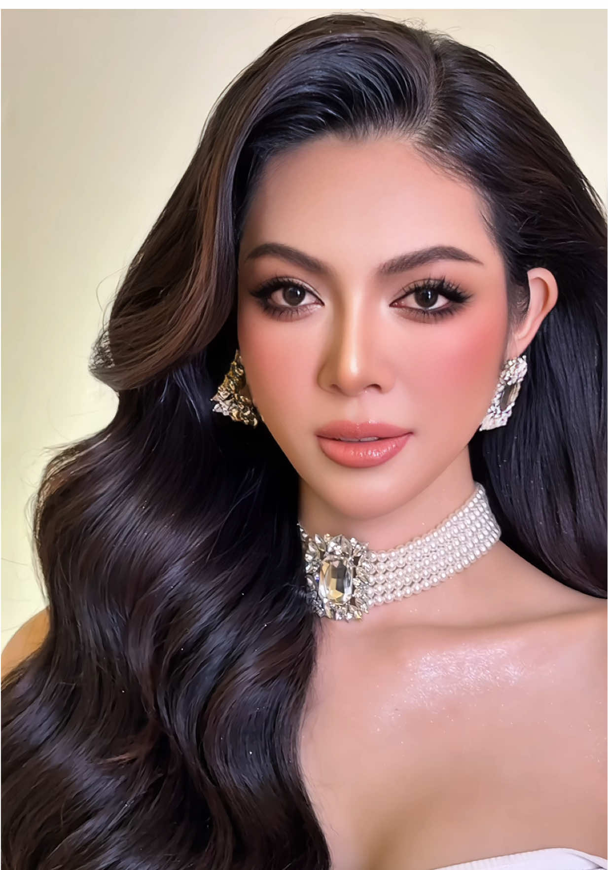 THE FIRST MAKEUP LOOK by Bul Nguyễn Make Up |  👑 Diện mạo cho ngày đầu tiên đăng quang của TÂN Á HẬU HOA HẬU TRÁI ĐẤT VIỆT NAM Bùi Lý Thiên Hương @Thiên Hương official 💄 Chúc bé Nai của anh có một nhiệm kỳ đương nhiệm khởi sắc & một chặng hành trình mới cũng như những kế hoặc , dự định sắp tới thật rực rỡ nhé 🇻🇳 #1stRunerUp #MissEarthVietNam #BuiLyThienHuong #BeautyQueen #bulnguyenmakeup #fyp #xuhuong #viral #visual #beautyqueenvietnam 