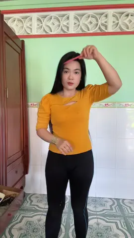 Tóc dài quá rồi 😅!#xuhuongtittot #kemmeduzinhatchinhhang #youtubethephammientay #thephammientay 
