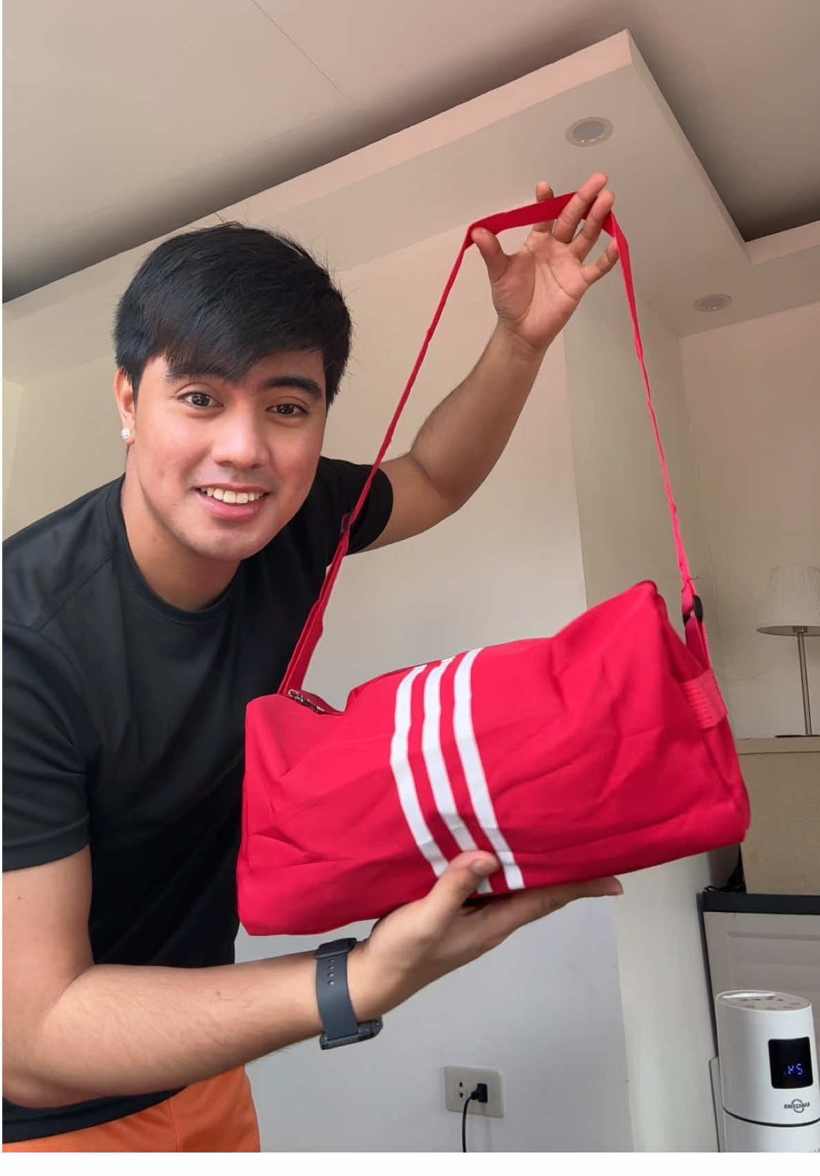 Ang gaganda ng kulay ng mga bag na to 🥰 #workoutbag #sportsbag #slingbag #bodybag #erwindelarosa 
