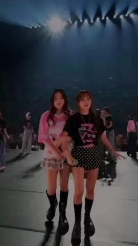 Joy Seulgi moment SMTOWN London 💛💚 #seulgi #joy #joygi 