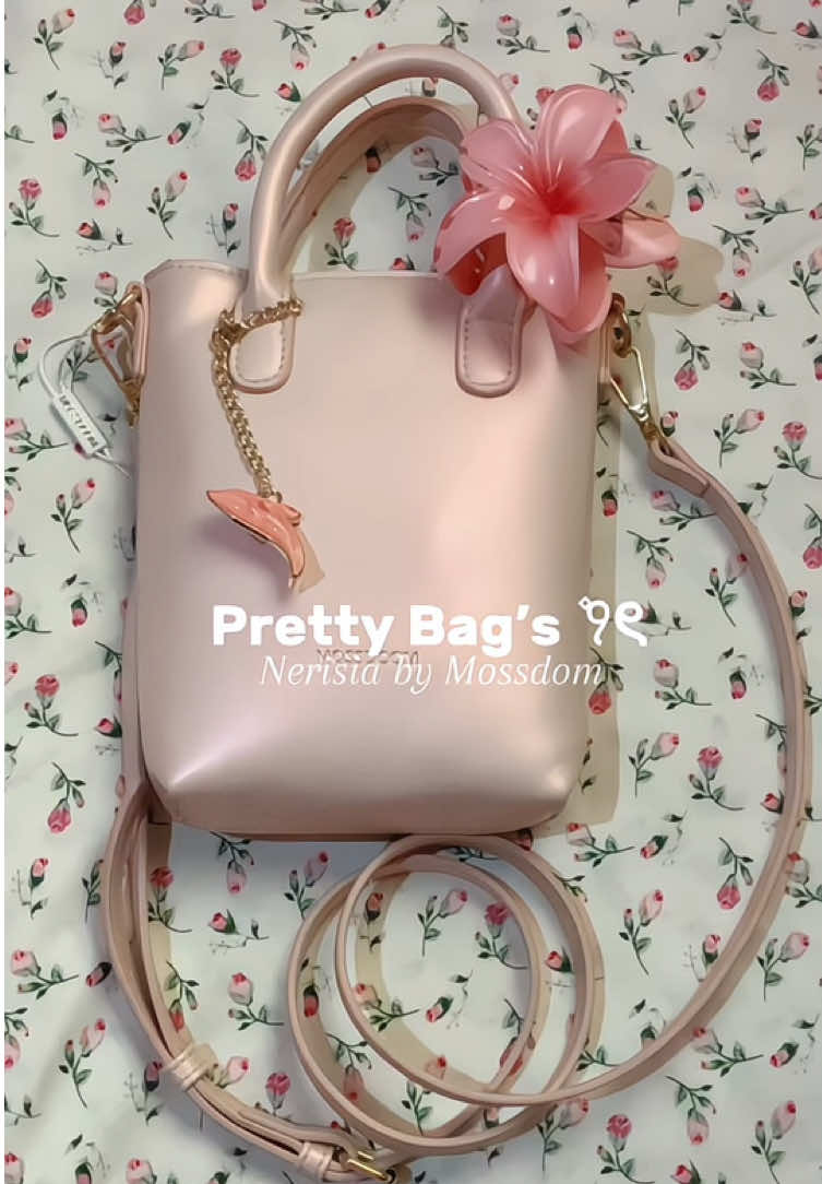 unboxing new pink cutie bag💗🐬 #mossdoom #taswanita #nerisiabagmossdom #tascantik #fypシ #foryoupage #pinkbag 