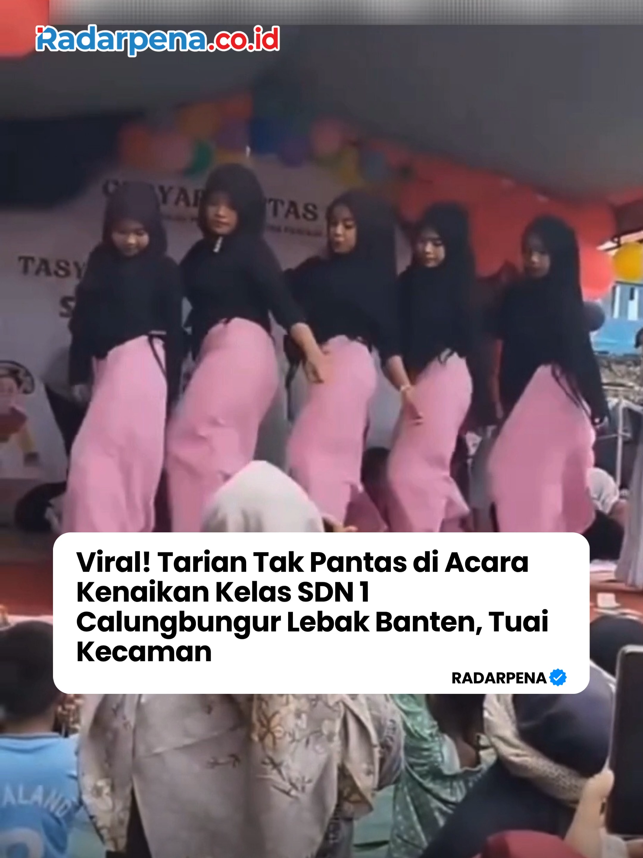 Acara kenaikan kelas SDN 1 Calungbungur, Lebak, Banten, viral karena menampilkan tarian dengan busana ketat dan gerakan tak pantas di depan siswa SD. Video aksi ini menuai kecaman publik yang menilai pihak sekolah lalai mengawasi konten hiburan untuk anak-anak. Hingga kini, belum ada penjelasan resmi dari Dinas Pendidikan Kabupaten Lebak terkait insiden ini. Bagaimana menurutmu, pantaskah hiburan seperti ini di acara sekolah dasar? --- #Radarpena #Radarpenanews #SDN1Calungbungur #KenaikanKelas #Pendidikan #Lebak #ViralIndonesia #TarianTakPantas #BeritaTerkini #AcaraSekolah #Banten #SorotanPublik
