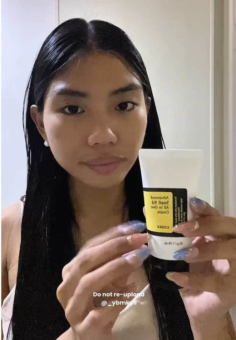 Looks sticky, but feels weightless 🐌 Deeply hydrates, calms sensitive skin, and keeps oil in check. No breakouts — just glow ✨  #COSRX #SnailMucin #GlowingSkin #AcneProneSkincare #cosrxph #cosrxsnailmucin #cosrxmoisturizer 