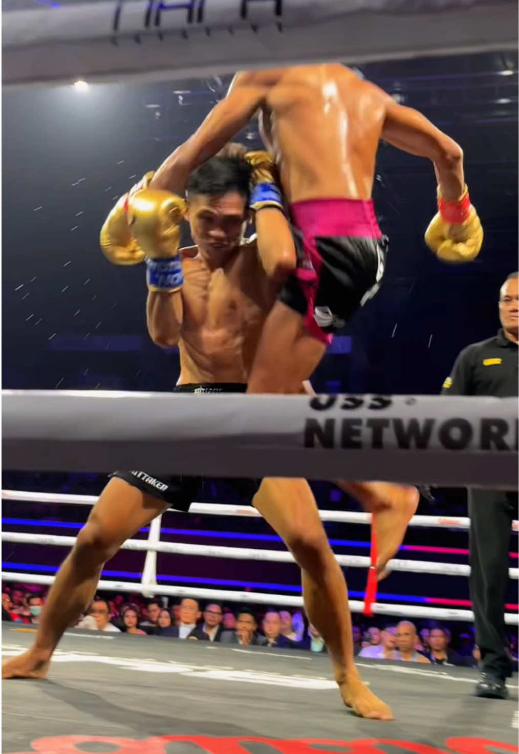 THANKYOU AZIZ VS KKAJHE TELAH MEMBERIKAN PERTANDINGAN YANG SANGAT FENOMENAL!💪🏻 BYON COMBAT SHOWBIZ VOL.5🔥 #byoncombat #byoncombatshowbiz @Kkajhe ✪ @Aziz Calim 