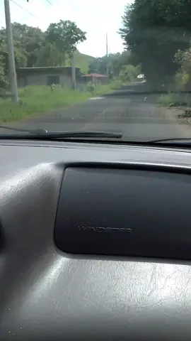 no me agarra la pierna mientras maneja