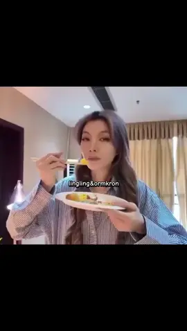 orm say Tawan eat alot but why she got six pack I don't know😅😅😅#lingorm #linglingkwong #ormkornnaphat 