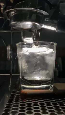 Ice americano 📍Taster Coffee & Space #fyp #fypシ #kontenbarista #baristalife #kontenviraltiktok #tastercoffee #makassar 