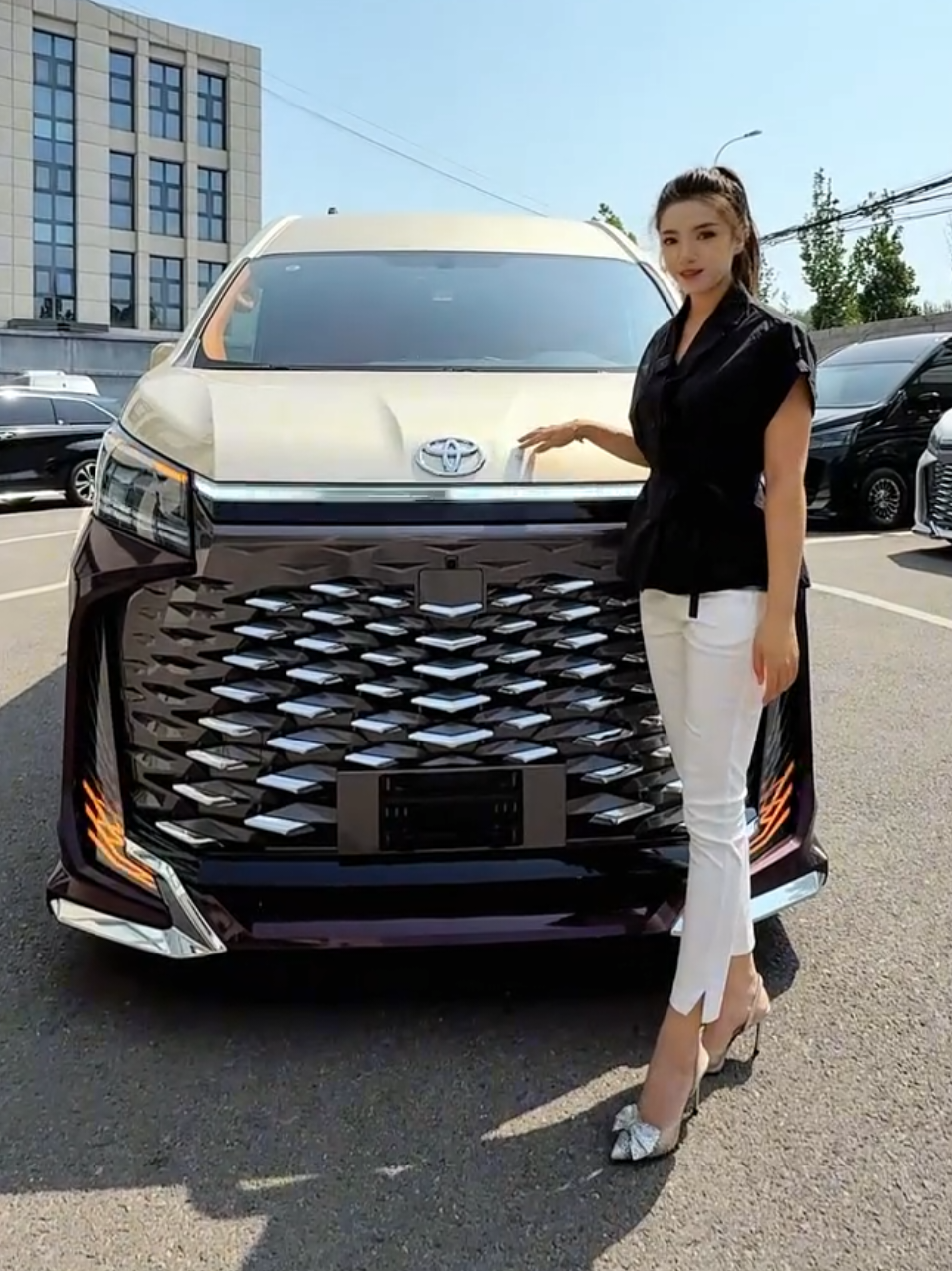 🚐 Inside the 2025 HiAce! Comfort, power, and crazy good space—Toyota nailed it! Tag someone who needs this van! 👇 #ToyotaHiAce #HiAce2025Model #TikTokAuto #CarEnthusiastsUSA #ModernVans #CommercialVehicle #TechVan #AutoReview #HiAceLife #USAReviews