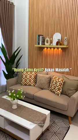 Penggunaan sofa yang simple mengubah seluruh vibe ruang tamu🛋️✨ #HomeDecor #Home #LivingRoom #MinimalistStyle #HomeVibes #RuangTamuMinimalis #RuangTamu #DekorasiRumah #CozyAtHome #RumahAsrija #fyp #asrijasri 
