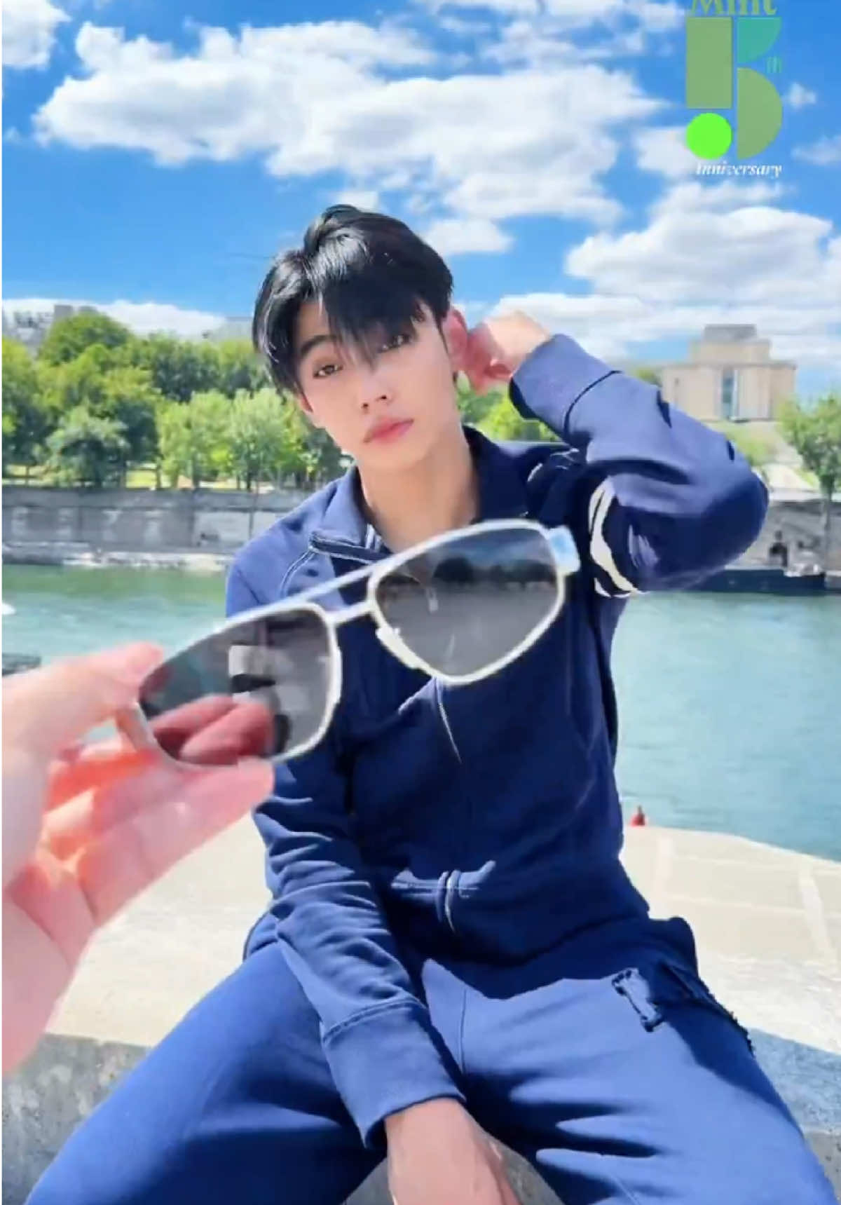 แดดเหรอจะสู้ความฮอตของภีมวสุ 😎 #MintxBUSinPFW  #PEEMWASU @PEEMWASU  #CELINEsunglasses #CelineTriomphe #BUSbecauseofyouishine 