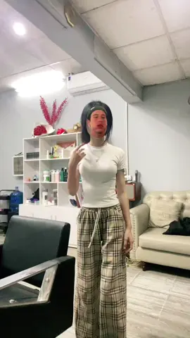 Hq a ik đâuuuu tại s a ko đón e.#xuhuong #xhtiktok2025 #trending #fyp #homquaanhdidau 