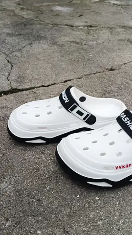 nice design and sarap mag lakad pag ito suot mo men perfect pang gala men sarap sa paa  #trendingvideo #trendingslipper #crock #crocks #slippers 