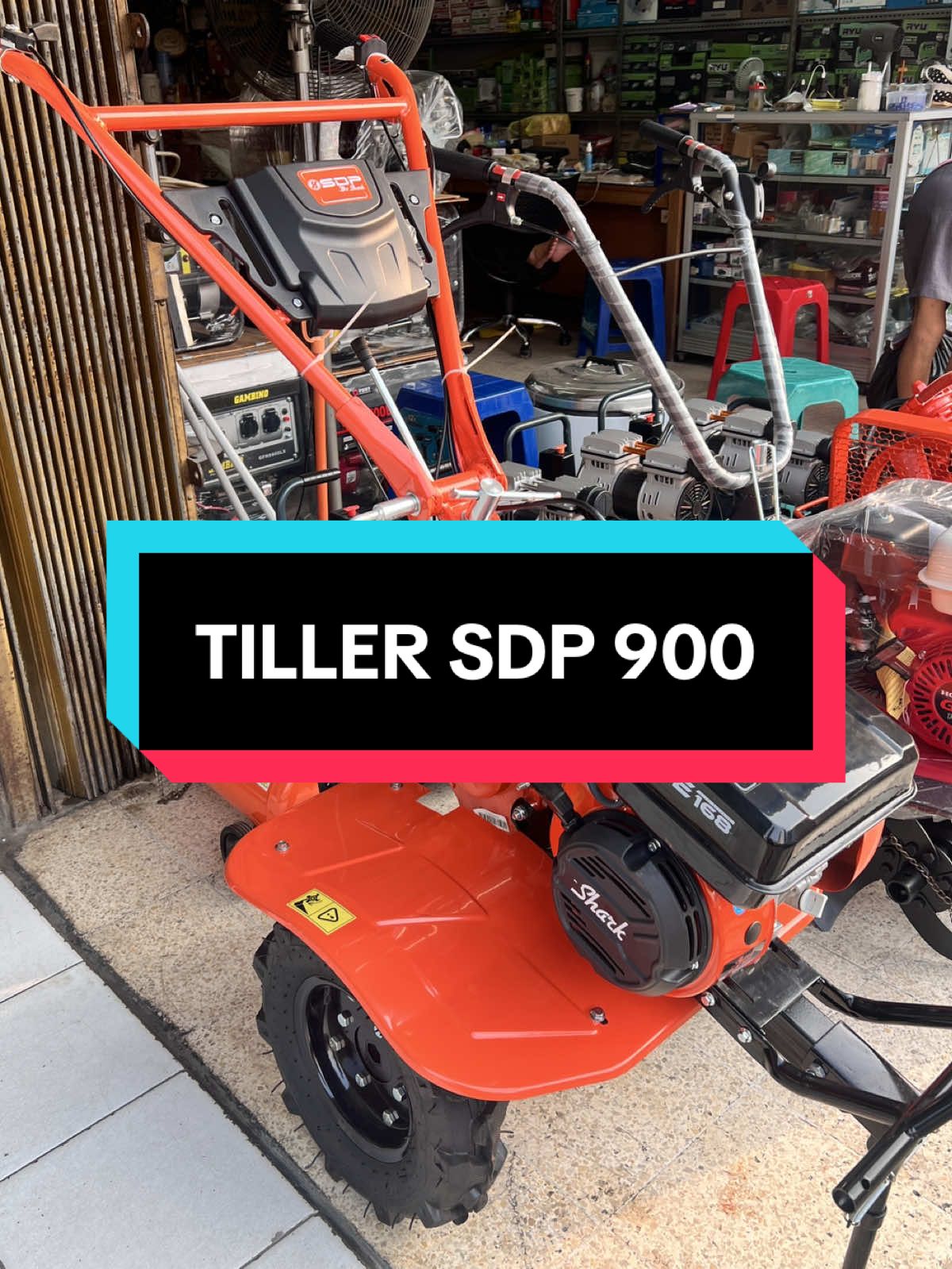 Tiller / traktor mini SDP 900 sangat cocok untuk membajak kebun anda dengan harga sangat bersahabat    #fyp #buanatehnik #mesin #shark #sdp900 #tiller #traktor #traktorkebun #traktormini #bajakkebun #ftpシ 