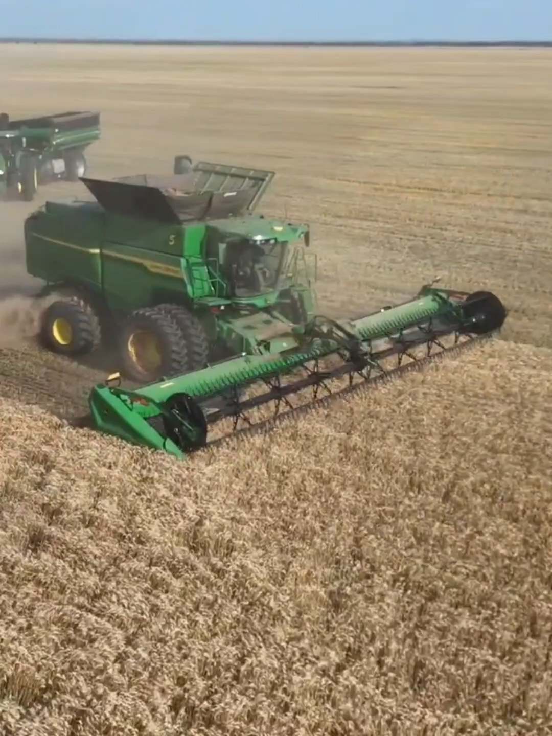 #johndeere #tractor #ploughing #fendt