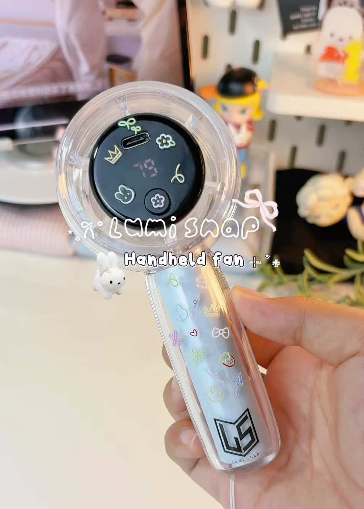 Quạt làm luôn lightstick, mà mát vs mạnh lắm nha #quatcamtay #handheldfan #quatcamtaymini #lightsick #xuhuong #review #fyp #yoonrevieww #viral