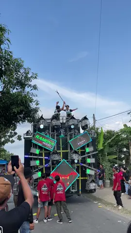 senam larang iki @Ramona_audio_tulungagung #karnavaldeyeng #karnaval #4youpage 