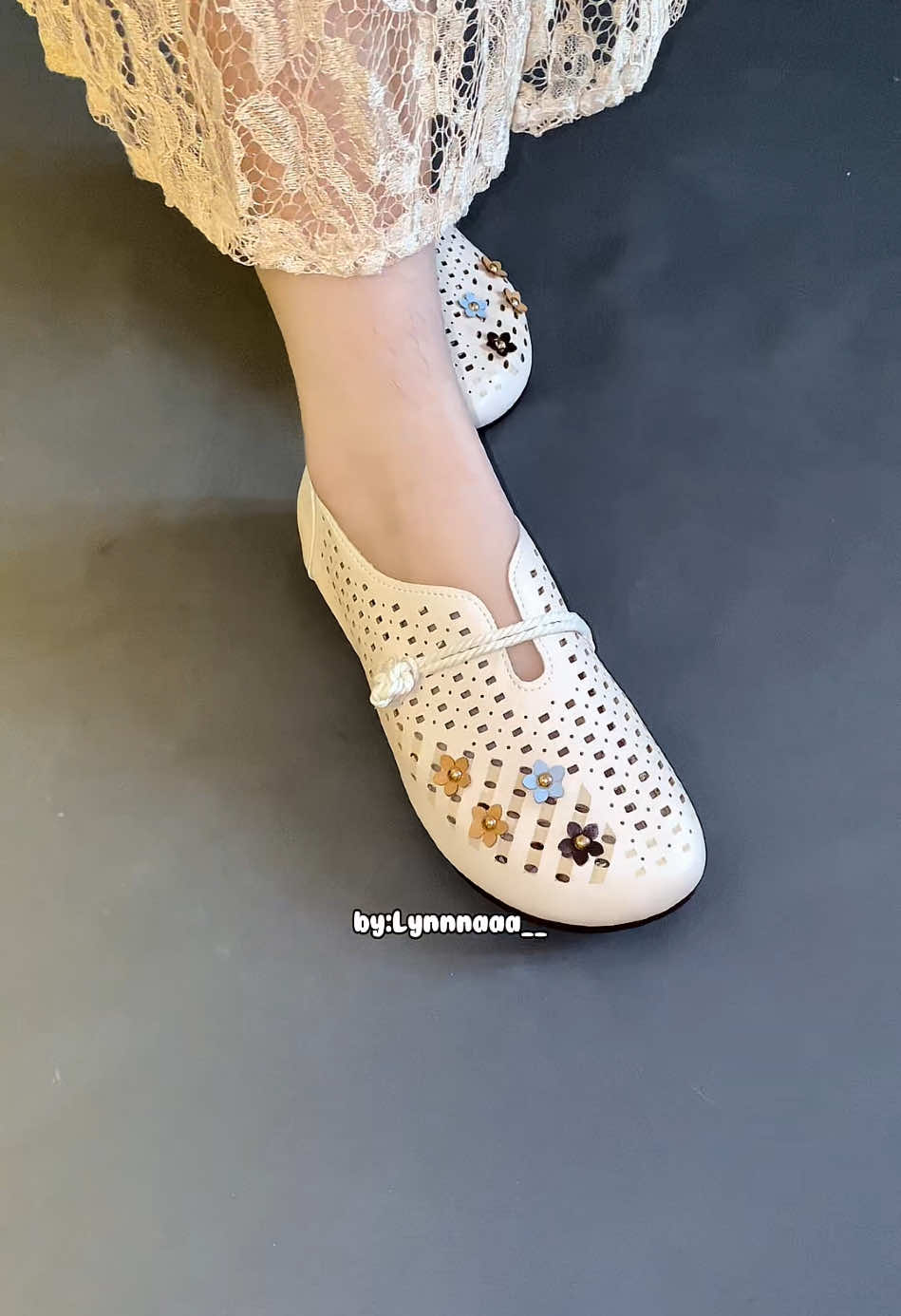 Sepatunya nyaman dipakai, sol karet anti slip anti licin😍 #sandalwanita #sepatu #flatshoes #flatshoescantik #sepatucasual #sepatukoreanstyle #fashion #OOTD #viralvideotiktok #fyppppppppppppppppppppppp 