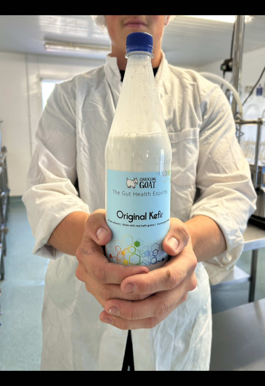 Bottling your kefir 🥛 #guthealth #naturalhealing #microbiome #kefir #goatsmilk #production 