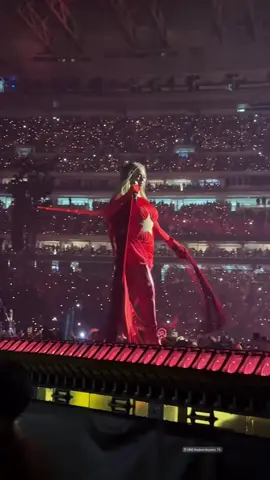 Beyoncé in Houston (night 1)!! cc: chanelana_ #cowboycarter #cowboycarterbeyonce #cowboycartertour #beyonce #beyoncé Houston night 1 2 3  #beyoncetour  #juneteenth #beyoncetour2025 #beyoncé #f1 #metgala #jamescharles  #yaya #cowboycarter #london #tottenham #tottenhamstadium #metlifestadium #houston #texas #cowboycartertour #nrg #nrgdtadium #jayz @Parkwood Entertainment @Beyoncé 
