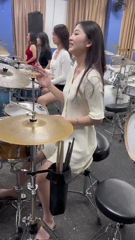 外面太热，我们姐妹的热情更热！！#fyp #音乐 #演奏 #music #动感音乐 #bgm #爵士鼓 