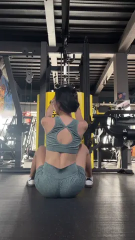 Semangat ngelatih back 🦋💅🏻💖