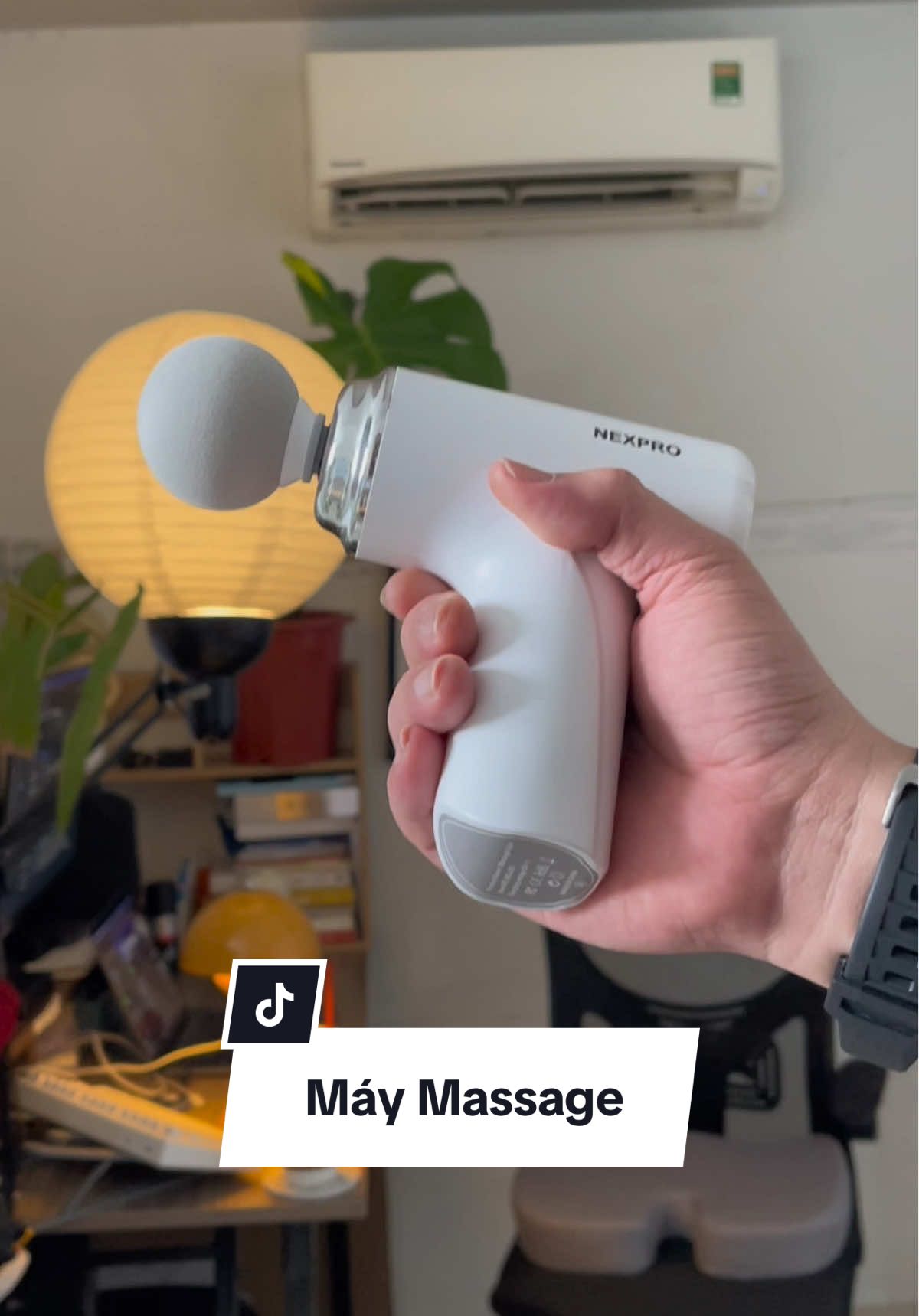 Máy massage cầm tay tiện lợi nhỏ gọn giúp xua tan cảm giác nhức mỏi #maymassage #maymassagecamtay #massagetherapy 