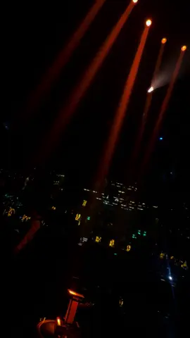 Cầm bàn tay em nhấm đôi mắt lại…#njr #thịnhhành #viral #giaitritiktok #fyp #nhachaymoingay🎧 #chinatiktok #club #thankyou 