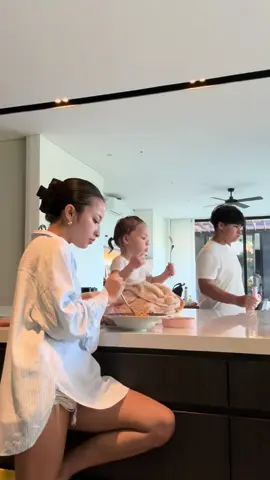 Sunday family dayyy makan pastaa bakingg swimming☺️🥰 