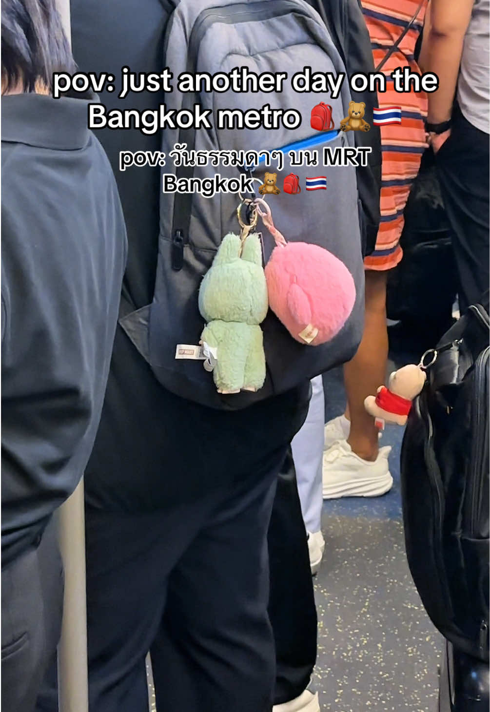 🎒✨I’m on the Bangkok 🇹🇭 metro and everyone’s bag got more rizz than me 💀  #bangkok #thailand #amazingthailand #plushies #bangkoklife #fyp #tiktokthailand 