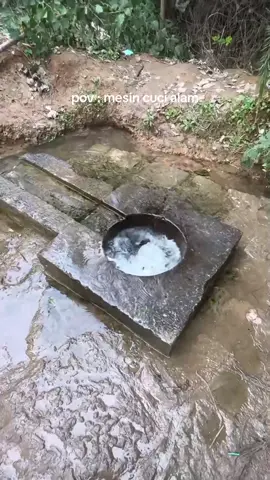 Di sebuah desa kecil di pegunungan Shandong, ada sebuah sumur misterius. Disebut penduduk sebagai “Mata Air Bergoyang”. Airnya menari tanpa henti. #fyf #fyp #keunikandunia #foryoupage #misterialam #ciptaantuhan 