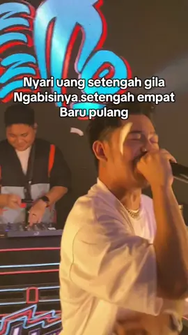 Itupun belum habiskan teman? #helensplaymartjambi #helensnightmart #helensplaymart #partyjambi #anakparty #clubbing #fypage #fypage #fyp #trending 