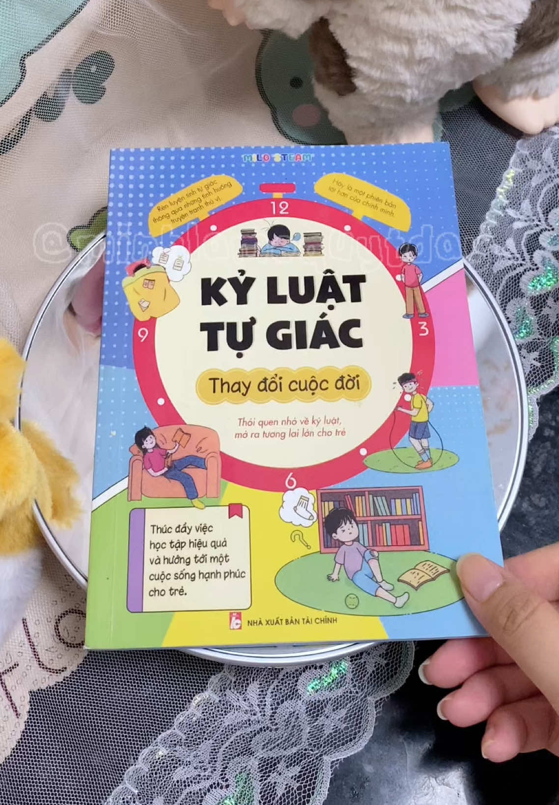 Sách “kỷ luật tự giác thay đổi cuộc đời “cho con rèn luyện bản thân. Sách màu in ấn sinh động, nội dung bổ ích, dễ hiểu #sach #sachhay #sachthieunhi #kyluattugiacthaydoicuocdoi #minhlamequytday #mebimsua #daycon #chamcon #xuhuong 