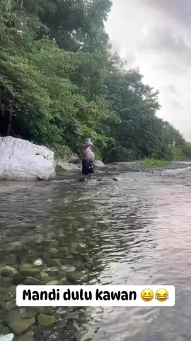 KURA-KURA lagi mandi#fyp#videoviral#mandisungai#kaltara@Polda Kaltara@Adam Riduan @nurbaya 
