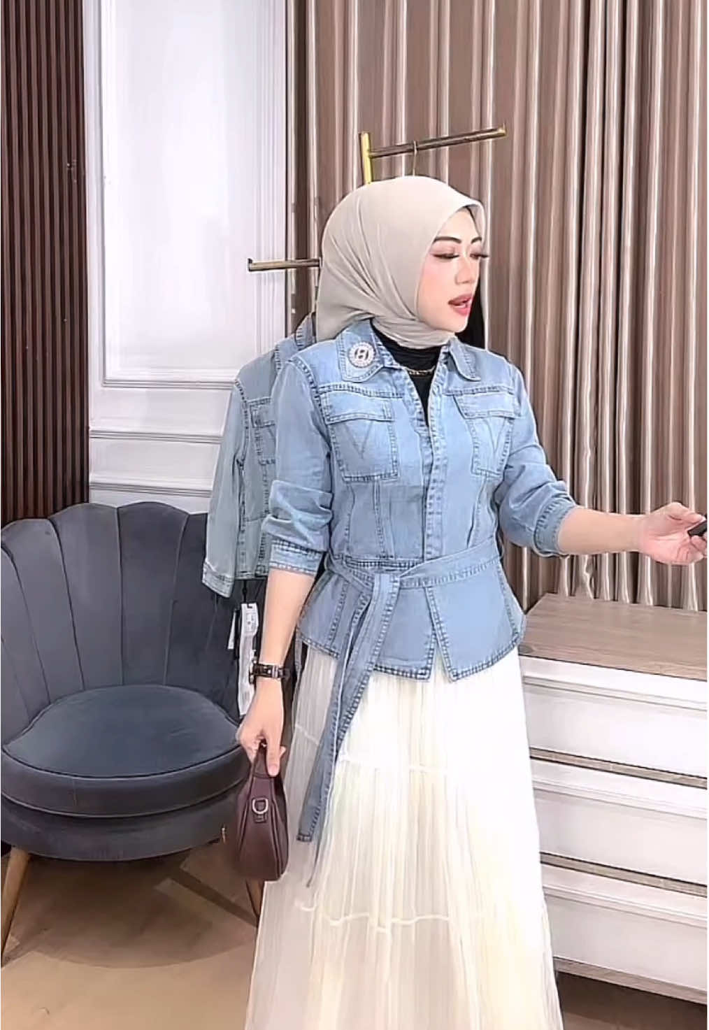 Bundd set rok ini ada nyelip stock ! CO Payment skrg juga 🔥💃🏻 #fypage #arrival #gajiansale #fypシ゚ #viralvideo #set #oneset #onesetwanita #setwanita #denim 