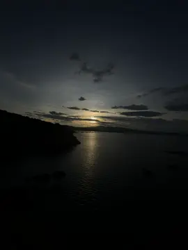 Đừng hôn nếu môi em chưa quên giữ vị ngọt ngào hai ta đã trao..