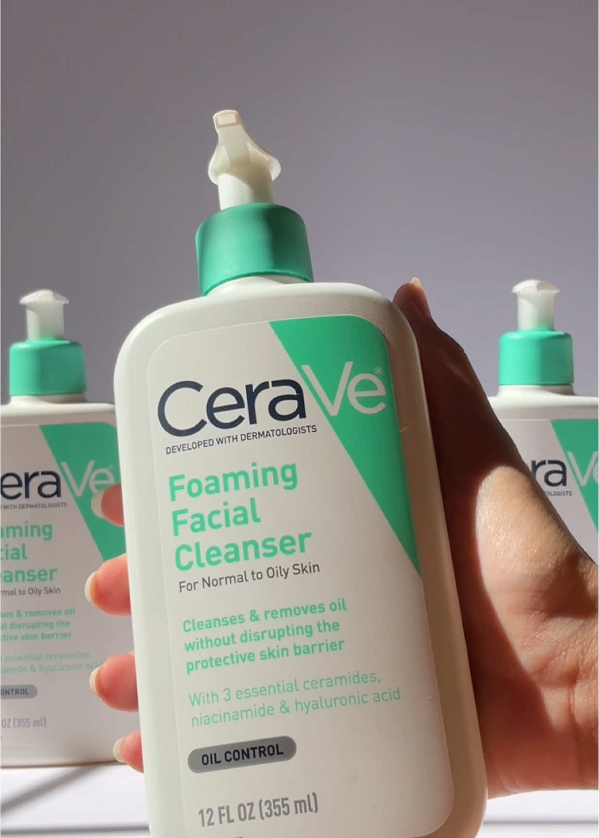 CeraVe Foaming Facial Cleanser leaves my skin feeling fresh and clean! Been a user since 2020! It deeply cleanses dirt, oil, and makeup while keeping the skin barrier strong with ceramides! + it's formulated with niacinamide to soothe and hyaluronic acid to hydrate A must-have for normal to oily skin! @CeraVe  #cerave #ceraveskincare #skincareroutine #skincare #foamingcleanser #facialcleanser #niacinamide #hyaluronicacid #ceramides #oilyskincareroutine #skincaretips #fyp #fypシ 
