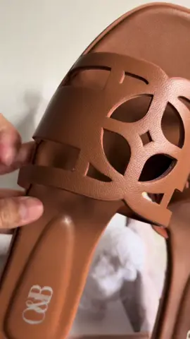 รองเท้าแตะหนังแท้ ใส่สบายไม่กัดเท้า O&B  #รีวิว #แกะกล่อง #แกะพัสดุ #รองเท้า #รองเท้าแฟชั่น #รองเท้าแบรนด์เนม #รองเท้านิ่ม #รองเท้าผู้หญิง #รองเท้าสวม #รองเท้าแตะ #รองเท้าสวย #รองเท้าสวมพื้นนิ่ม #รองเท้าสวยบอกต่อ #รองเท้าใส่สบาย #รองเท้าลูกคุณ #เรียบหรูแต่ดูแพง #oandb #รองเท้าหนัง #รองเท้าหนังแท้ #ดีบอกต่อ #รีวิวรองเท้า #รีวิวรองเท้าแตะ #oandbsandals #OOTD #ป้ายยา #unboxing #unbox 